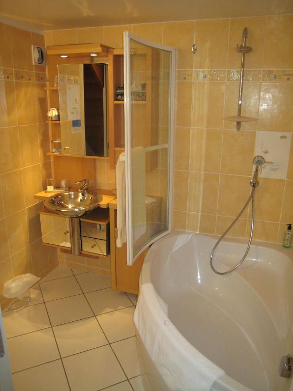 Hotel Le Manoir Aux Vaches Yvetot Buitenkant foto